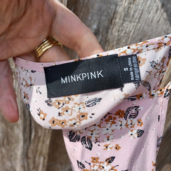 2 Summer tops by MinkPink and Garage - Picture 8 of 11